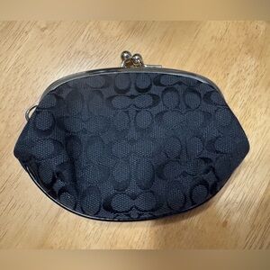 Elegant Black Textured Kiss-lock coin pouch